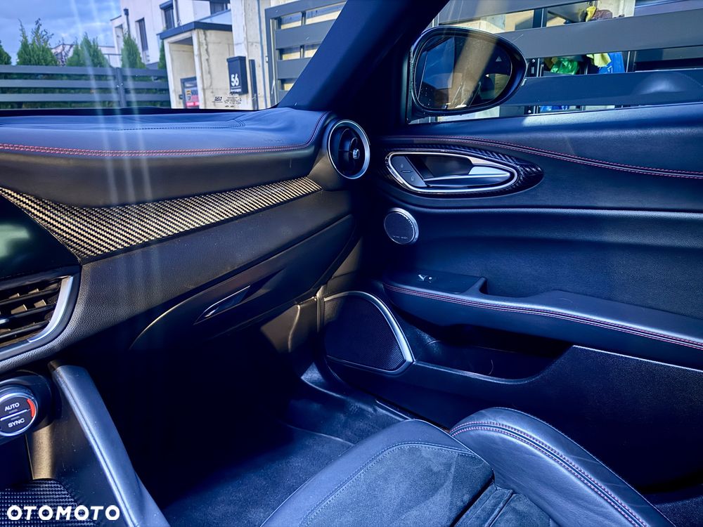 Alfa Romeo Giulia 2.9 V6 Bi-Turbo AT8 Quadrifoglio - 27