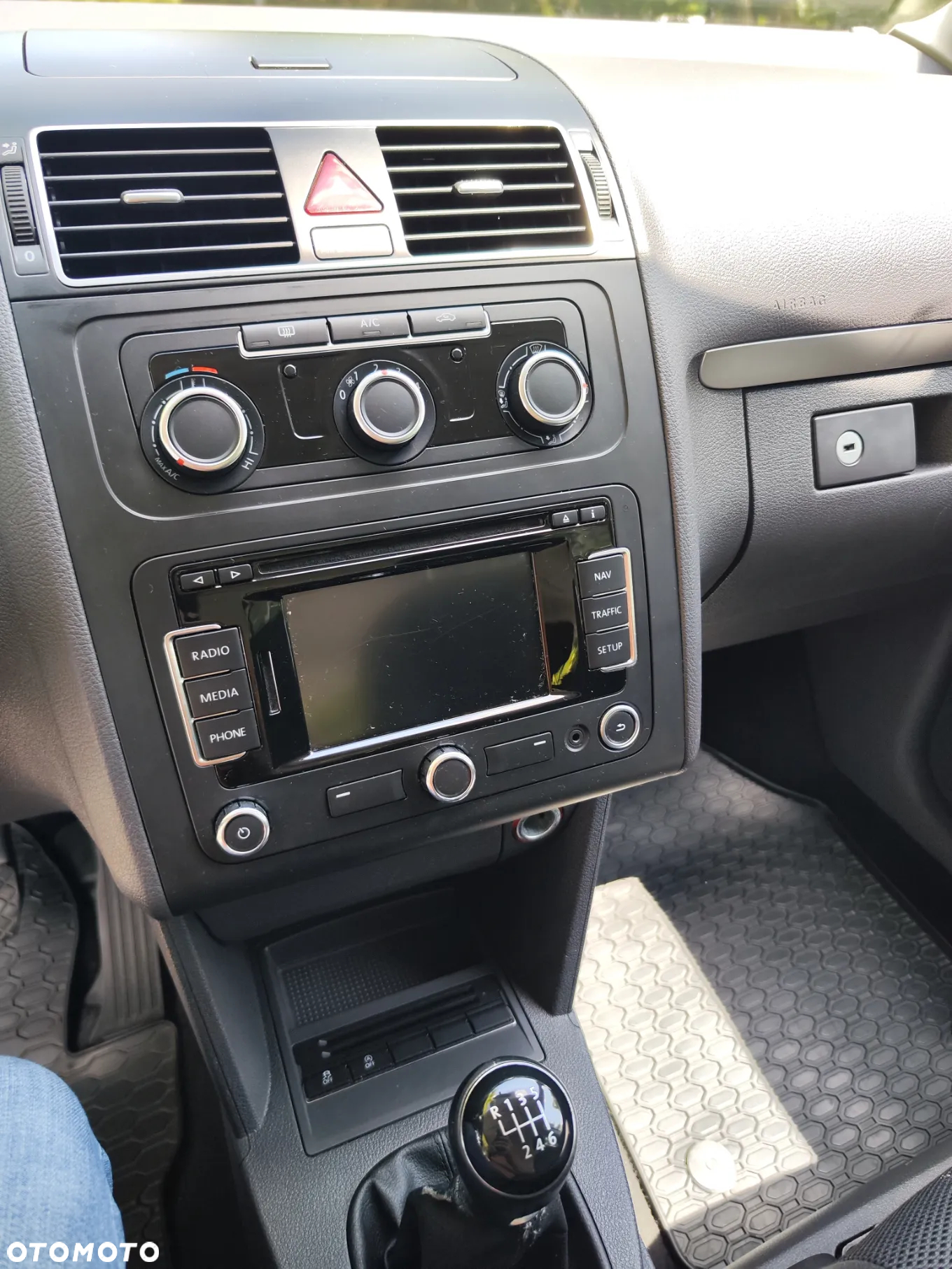 Volkswagen Touran - 11