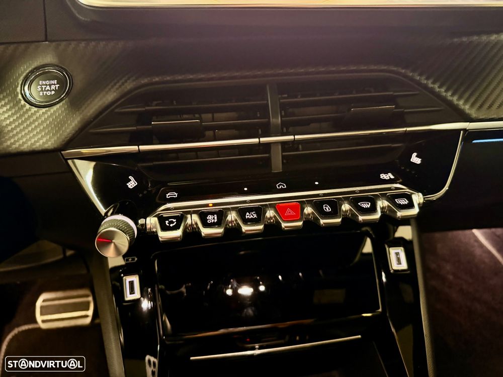 Peugeot 2008 PureTech 130 EAT8 GT - 16