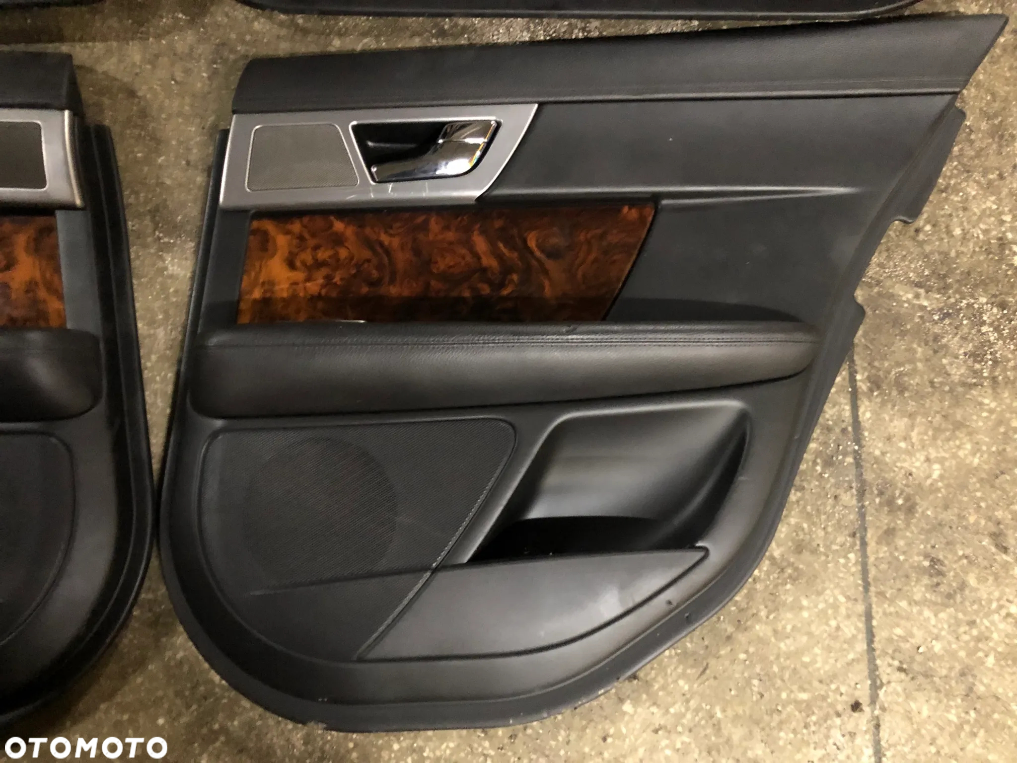 Boczki drzwi komplet czarne Jaguar XF X250 - 2