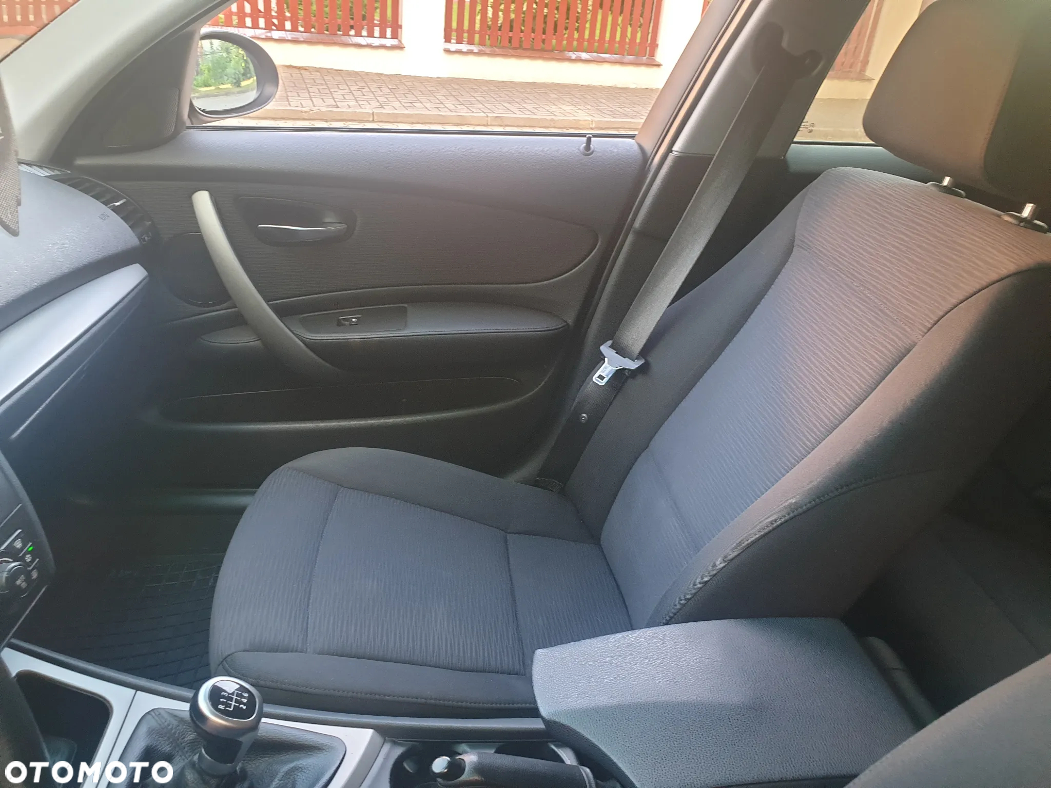 BMW Seria 1 120i - 14
