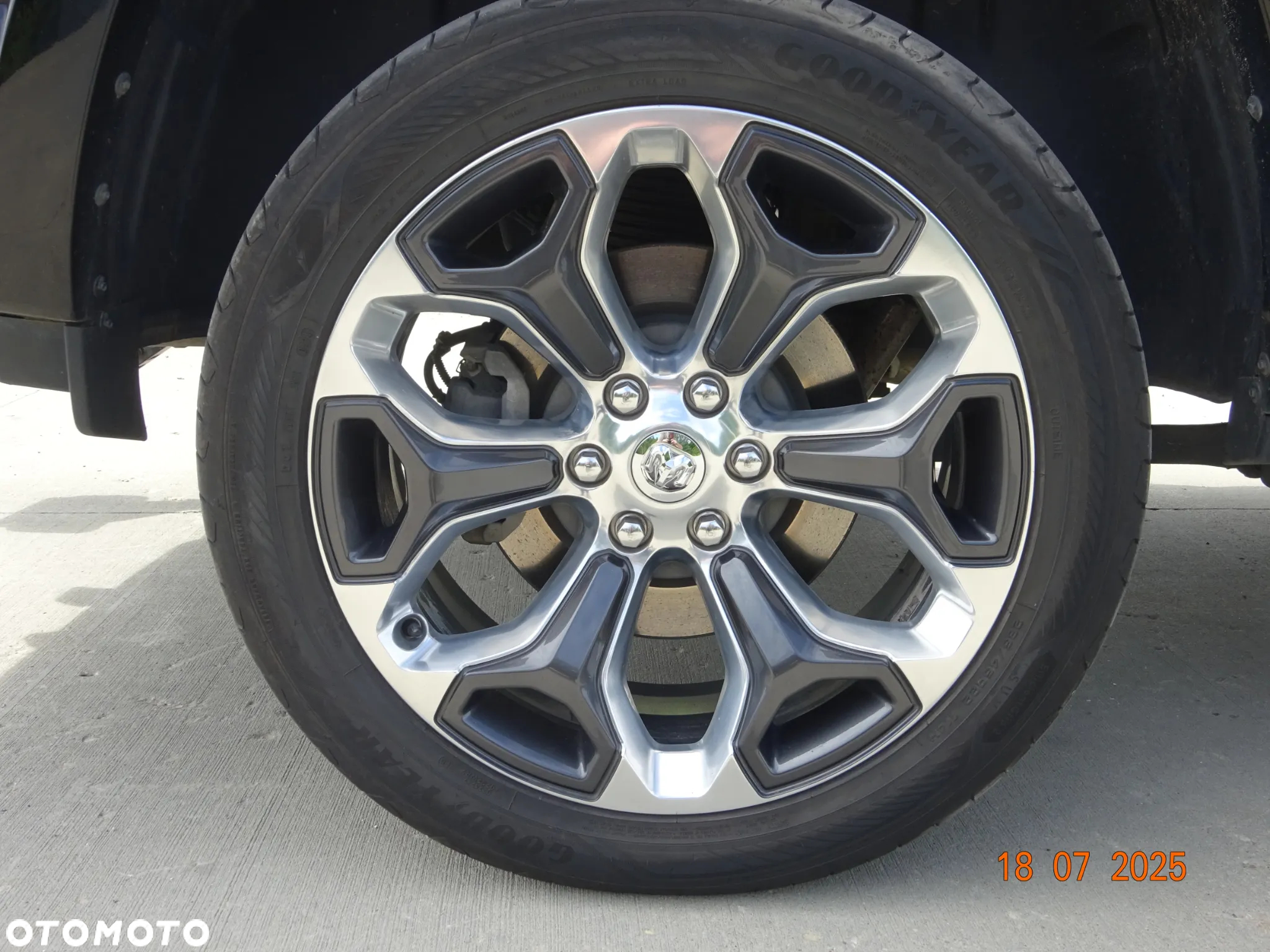 RAM 1500 5.7 eTorque Crew Cab Shortbed Longhorn Chrome - 36