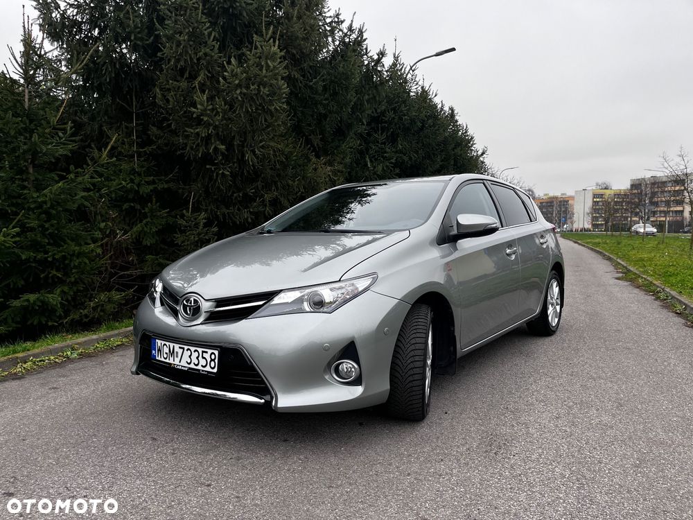 Toyota Auris 1.6 Premium Start - 1