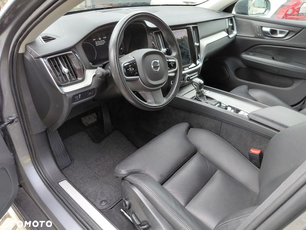 Volvo V60 Cross Country B5 B AWD Plus - 4
