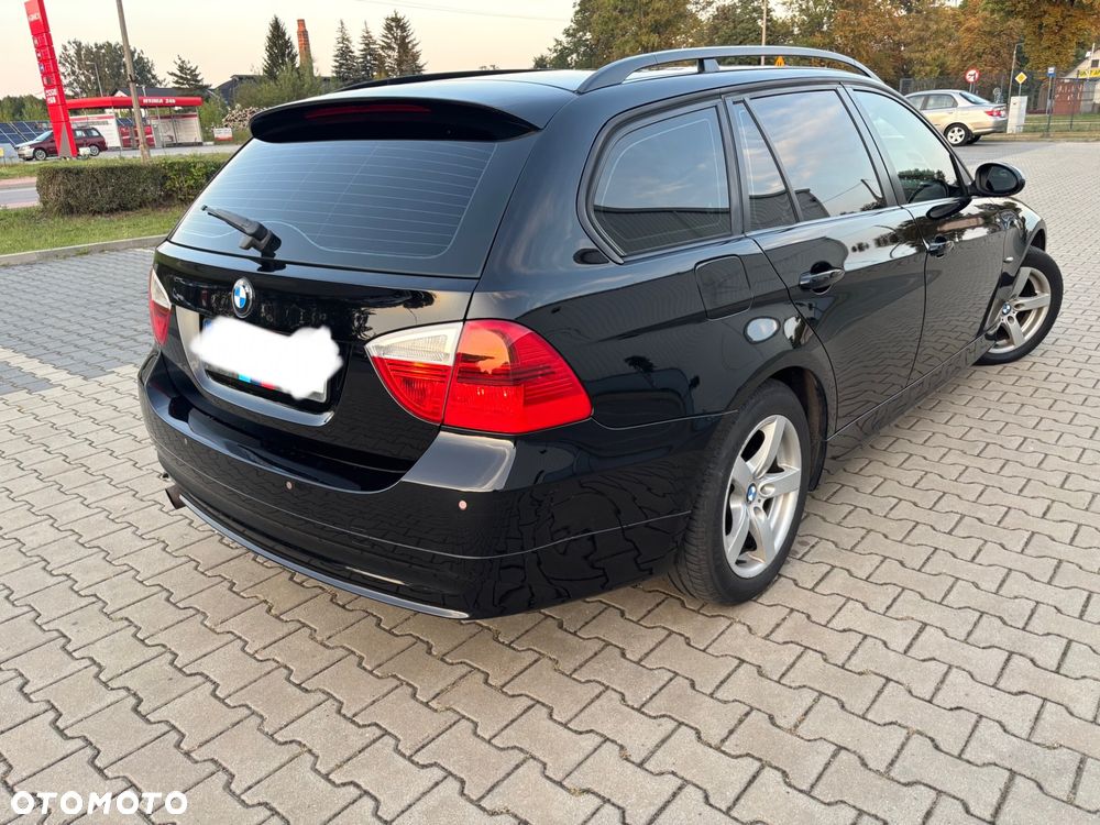BMW Seria 3 318i Touring - 25