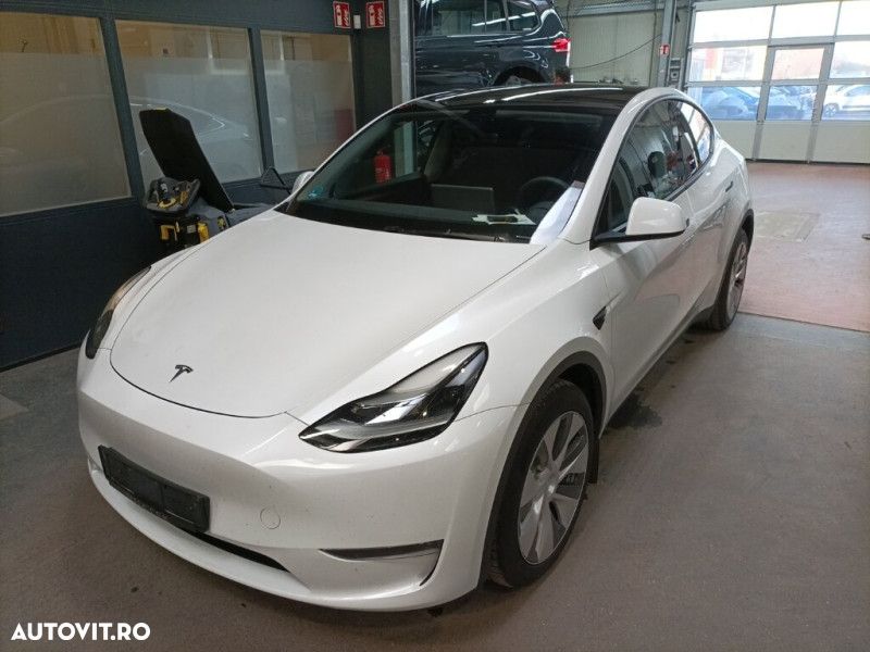 Tesla Model Y - 1