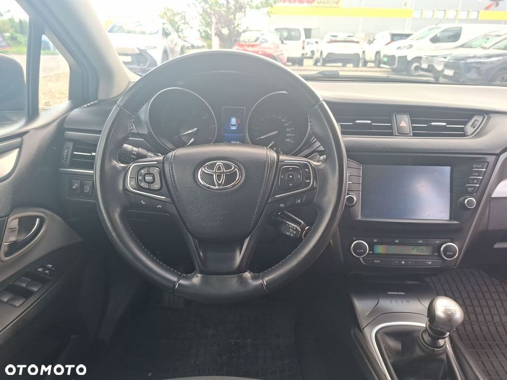 Toyota Avensis 2.0 D-4D Premium - 12