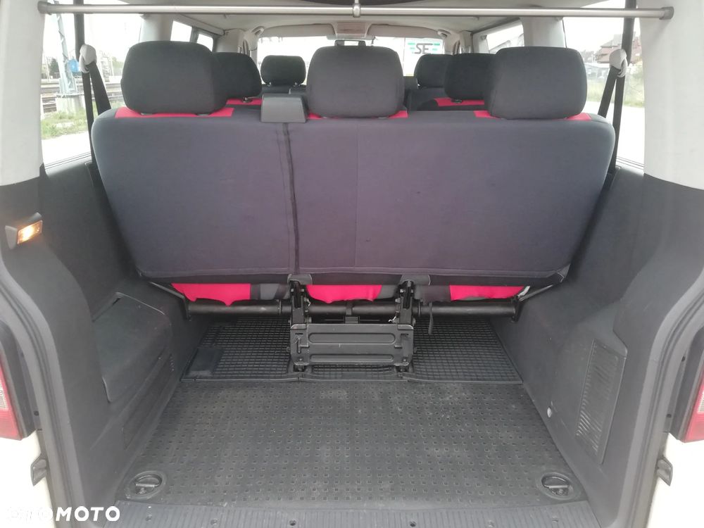 Volkswagen Caravelle - 8