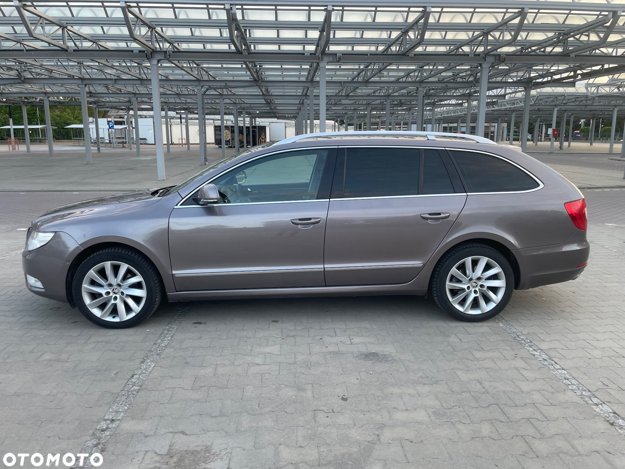 Skoda Superb 2.0 TDI Elegance DSG - 11