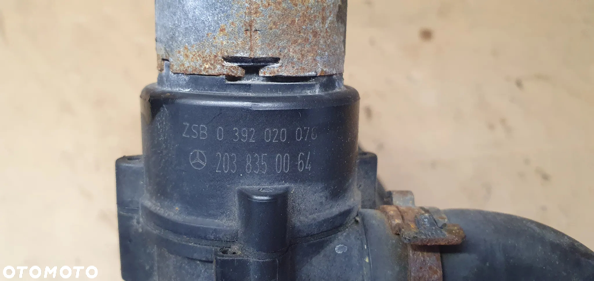 Dodatkowa pompka obiegu wody węże Mercedes W203 2038350064 2035063335 - 5