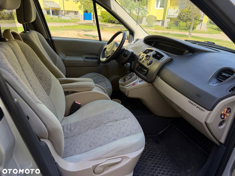 Renault Scenic 1.5 dCi Emotion - 9