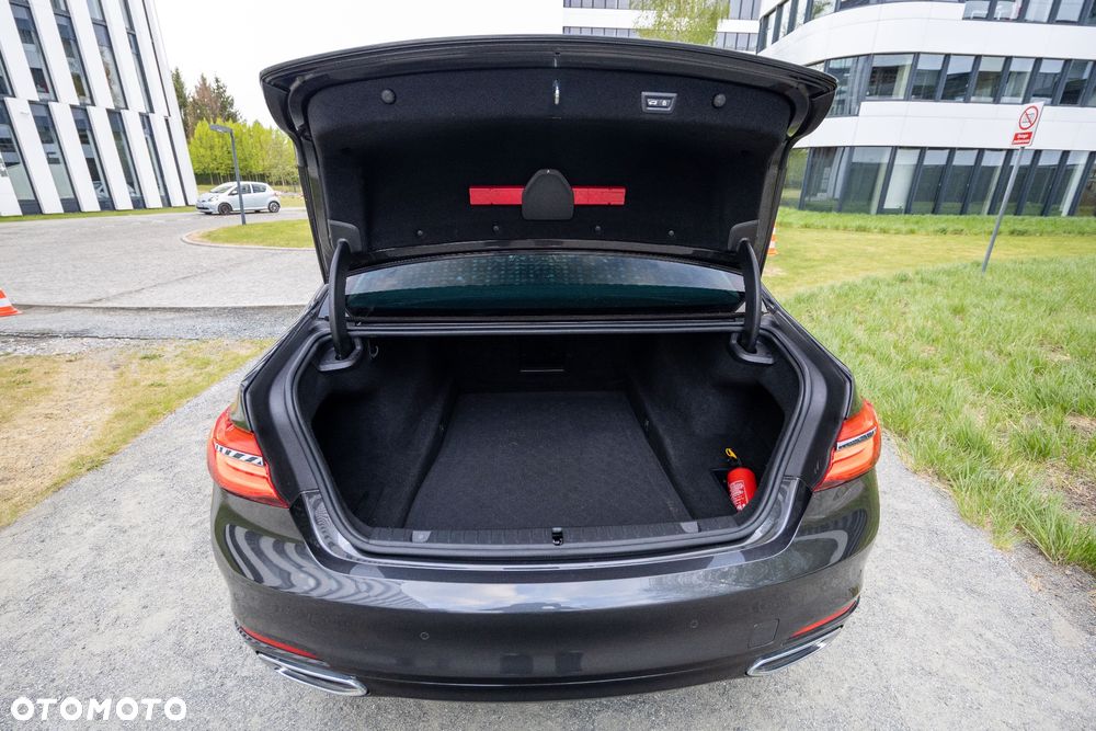 BMW Seria 7 730d xDrive - 33