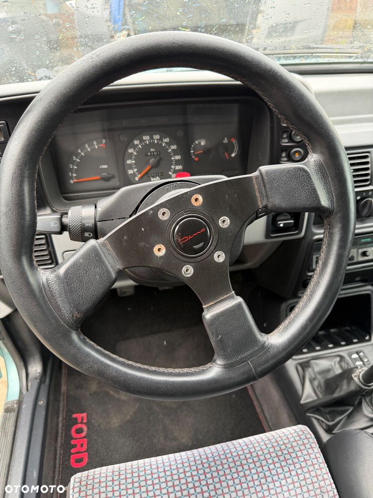 Ford Escort - 8