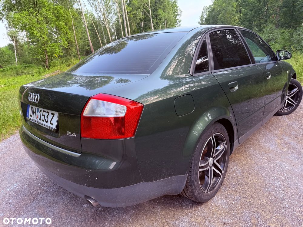Audi A4 Limousine 2.4 - 18