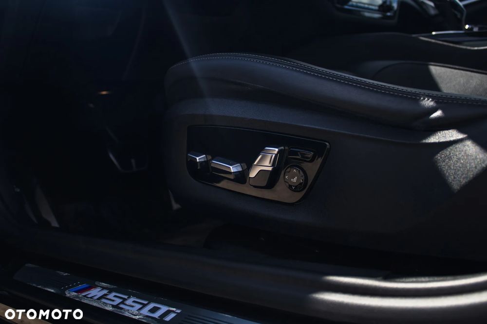 BMW Seria 5 M550i xDrive sport - 17