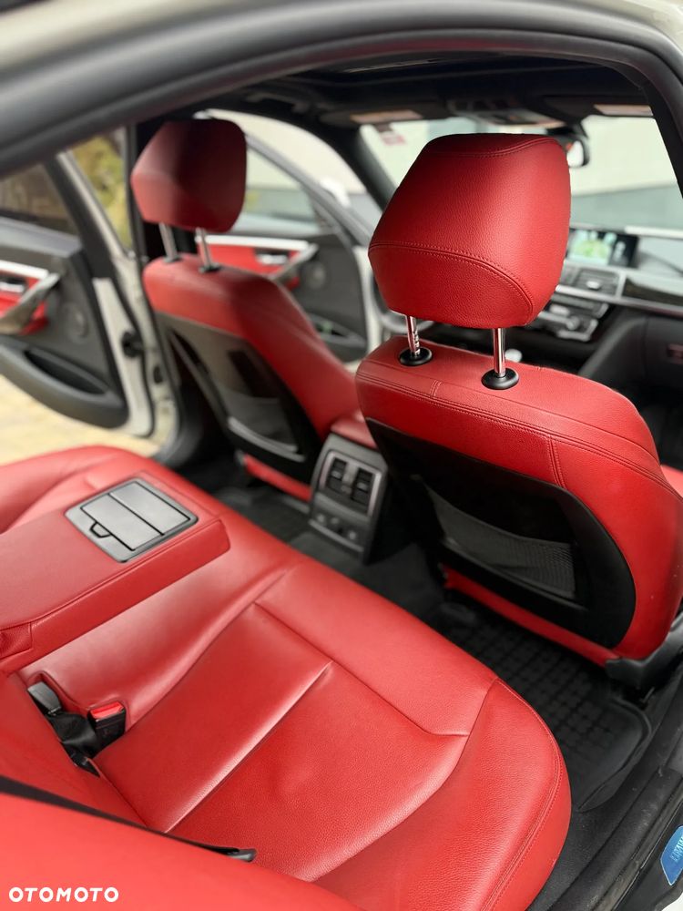 BMW Seria 3 328i xDrive Sport Line - 7