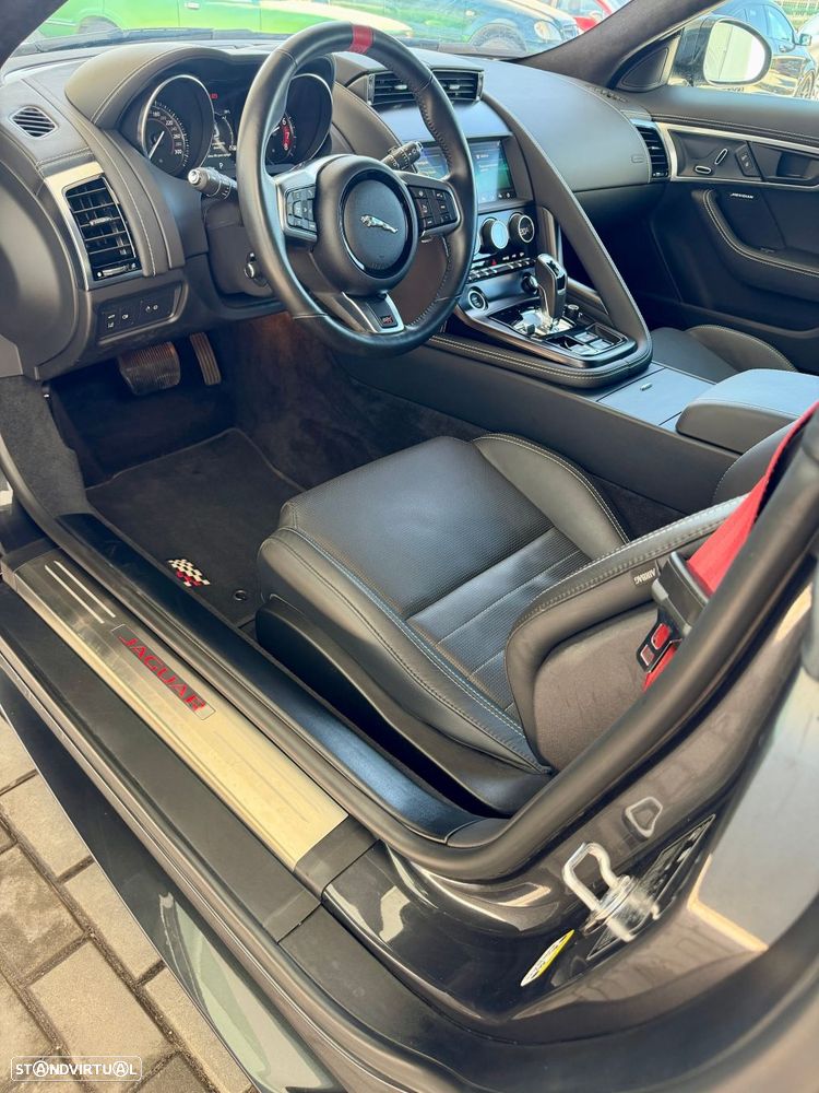 Jaguar F-Type P300 Aut. R-Dynamic Black - 30