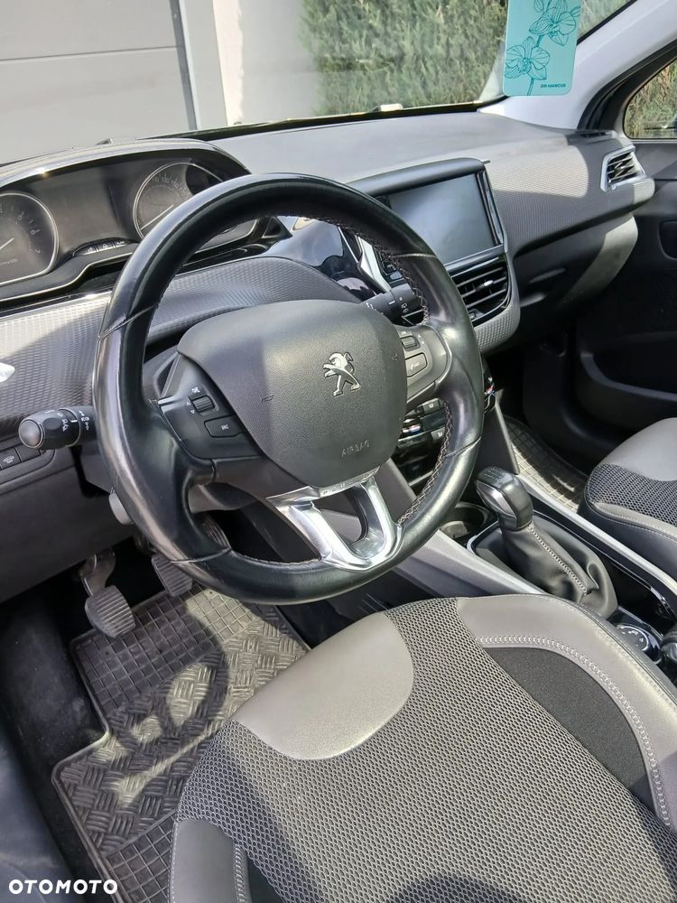 Peugeot 2008 1.2 Pure Tech Allure S&S - 6