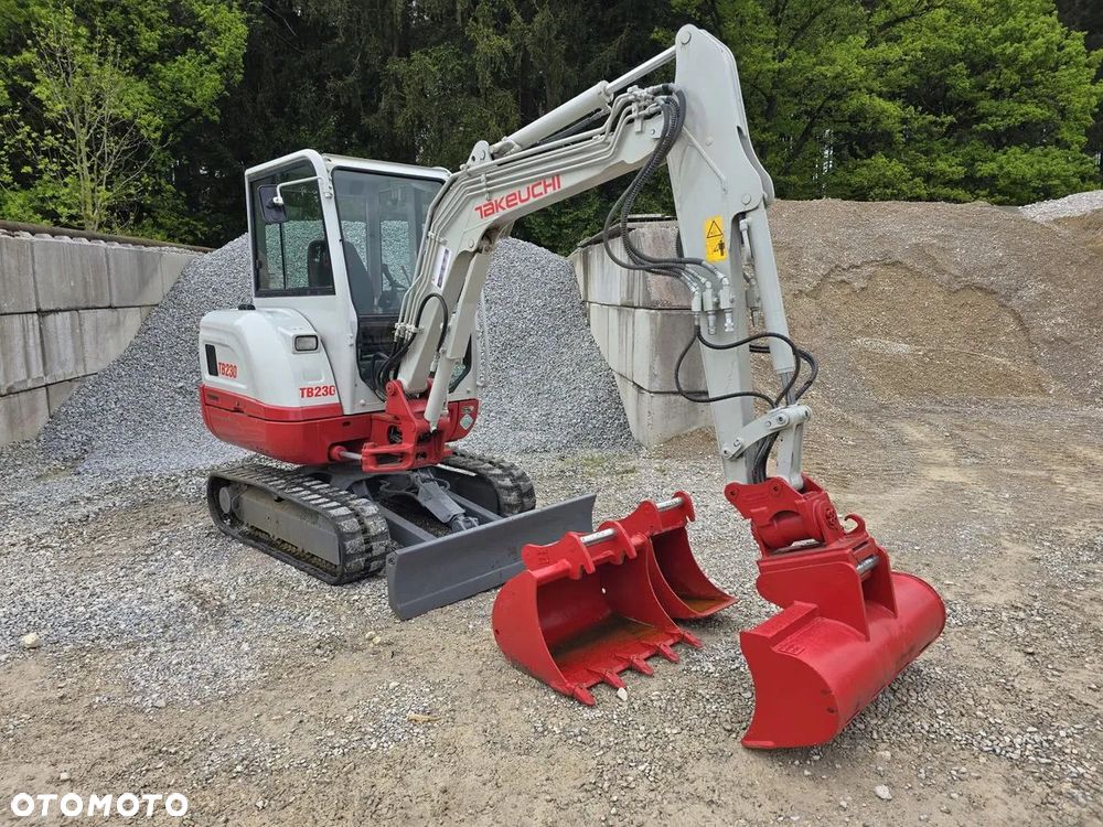 Takeuchi TB230 , ROK 2017 - 13