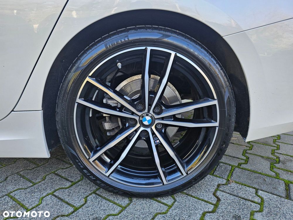 BMW 3 Series 2023 photo 4