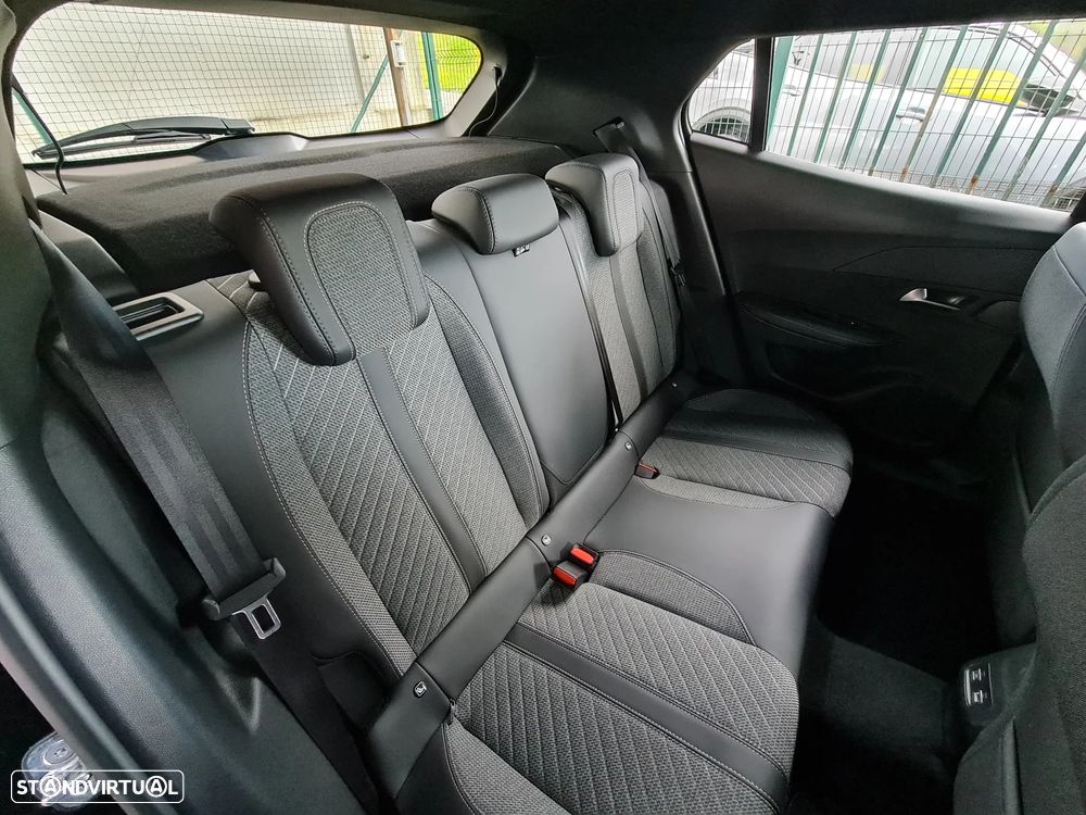 Peugeot 2008 1.2 PureTech Allure Pack - 17