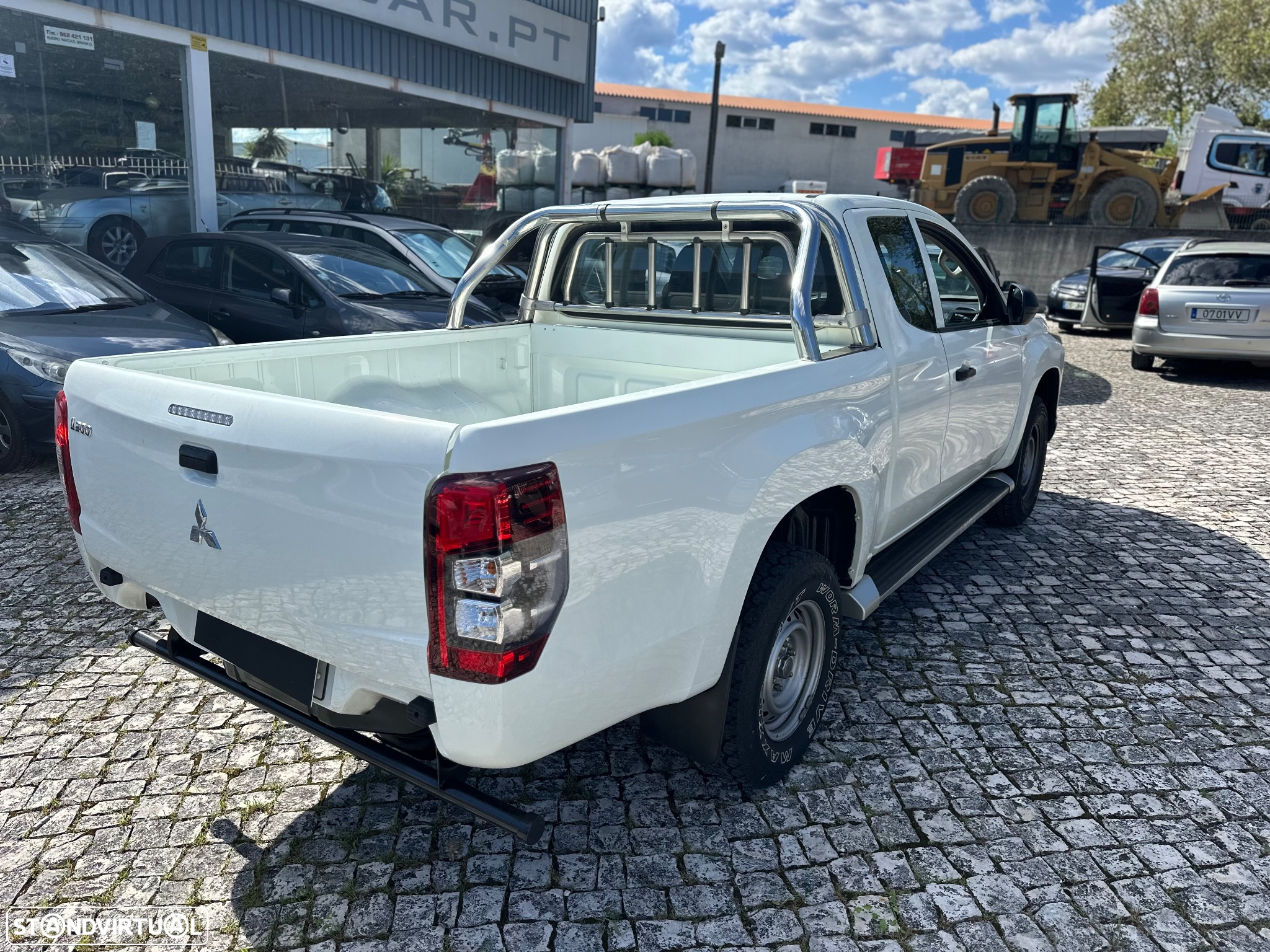 Mitsubishi L200 2.3 DI-D CD Invite Strakar Look 4WD - 9