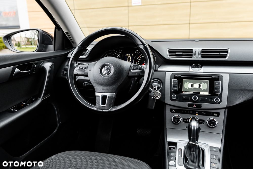 Volkswagen Passat - 8