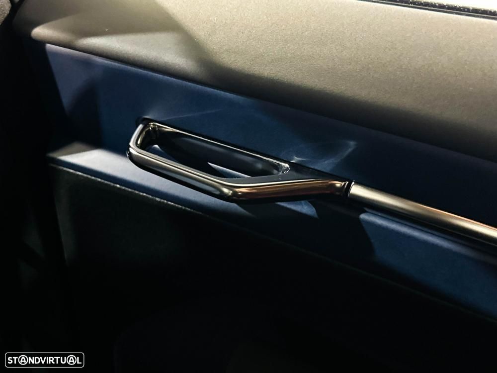 Volvo EX30 Single Motor Extended Range RWD Plus - 27