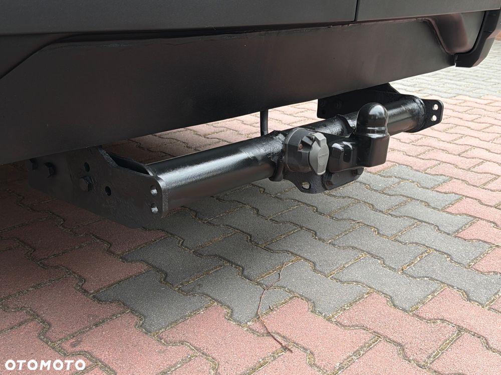 Iveco DAILY AUTOBUS 24 MIEJSCA / PRZEWÓZ OSÓB NIEPEŁNOSPRAWNYCH / KLIMA POSTOJOWA / WEBASTO / TELEWIZOR / LEDY W ŚRODKU KOLOROWE / Salon Polska/ Nowe Opony/Jak Nowe/Mały Przebieg/ - 15