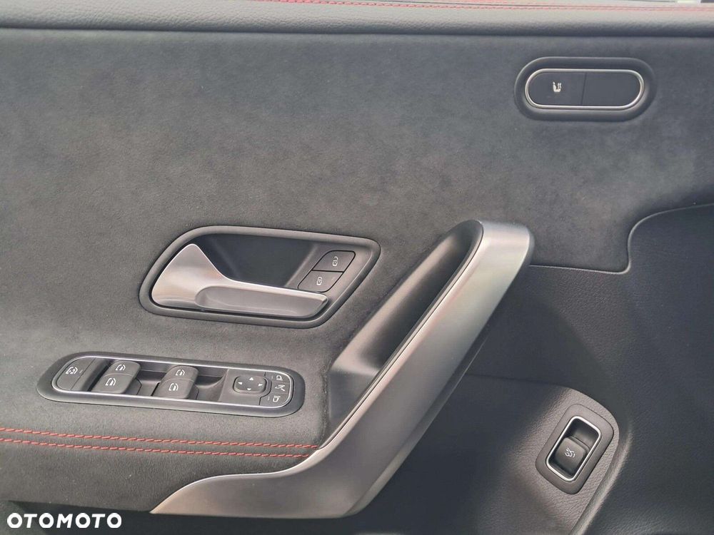Mercedes-Benz CLA 200 AMG Line 7G-DCT - 12