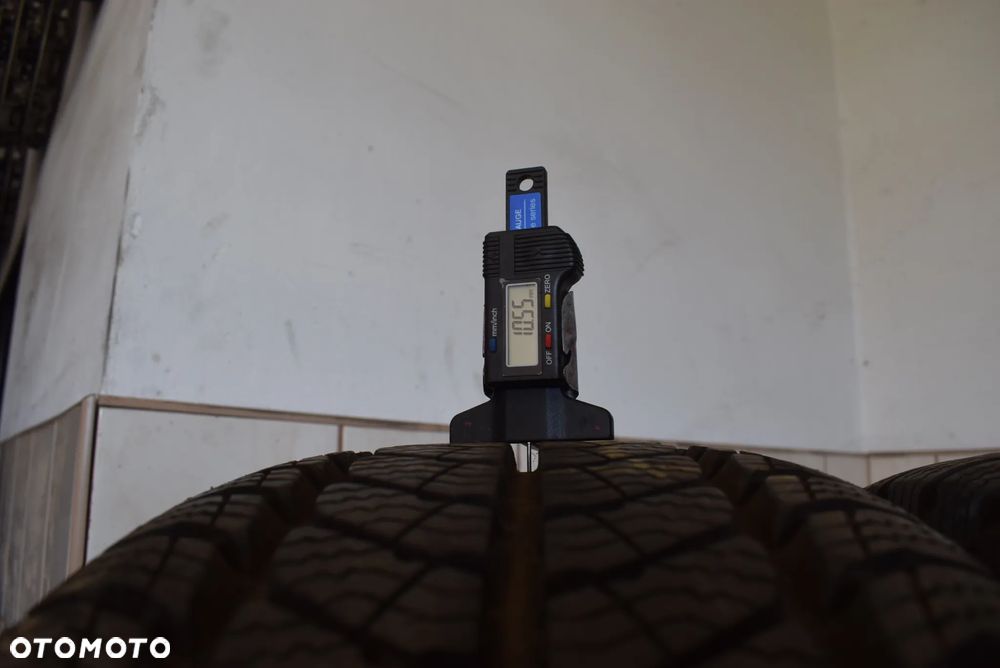 R16C 235/65 Semperit Van-Grip 3 - 4