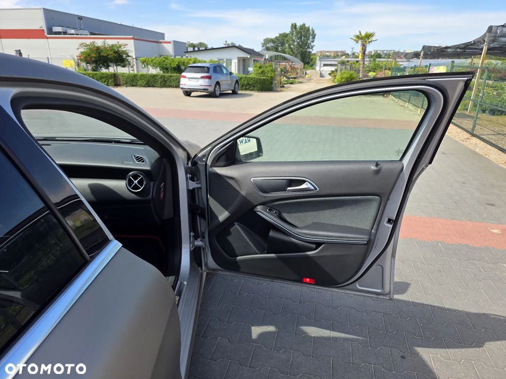 Mercedes-Benz Klasa A 180 BlueEfficiency Edition - 14