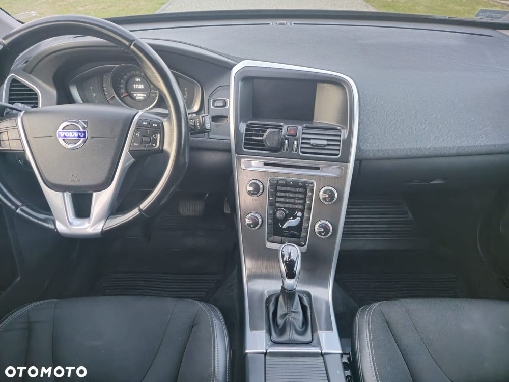 Volvo XC 60 D3 Drive-E Momentum - 6