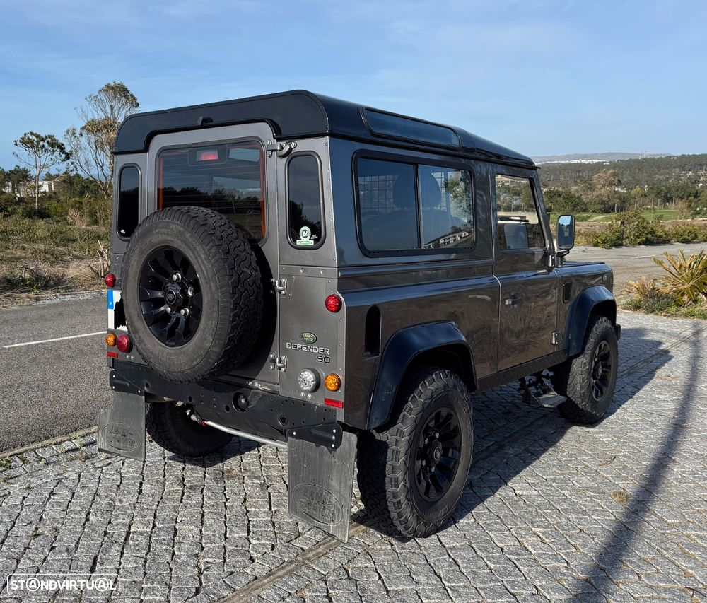 Land Rover Defender 90 Hard Top SE - 5
