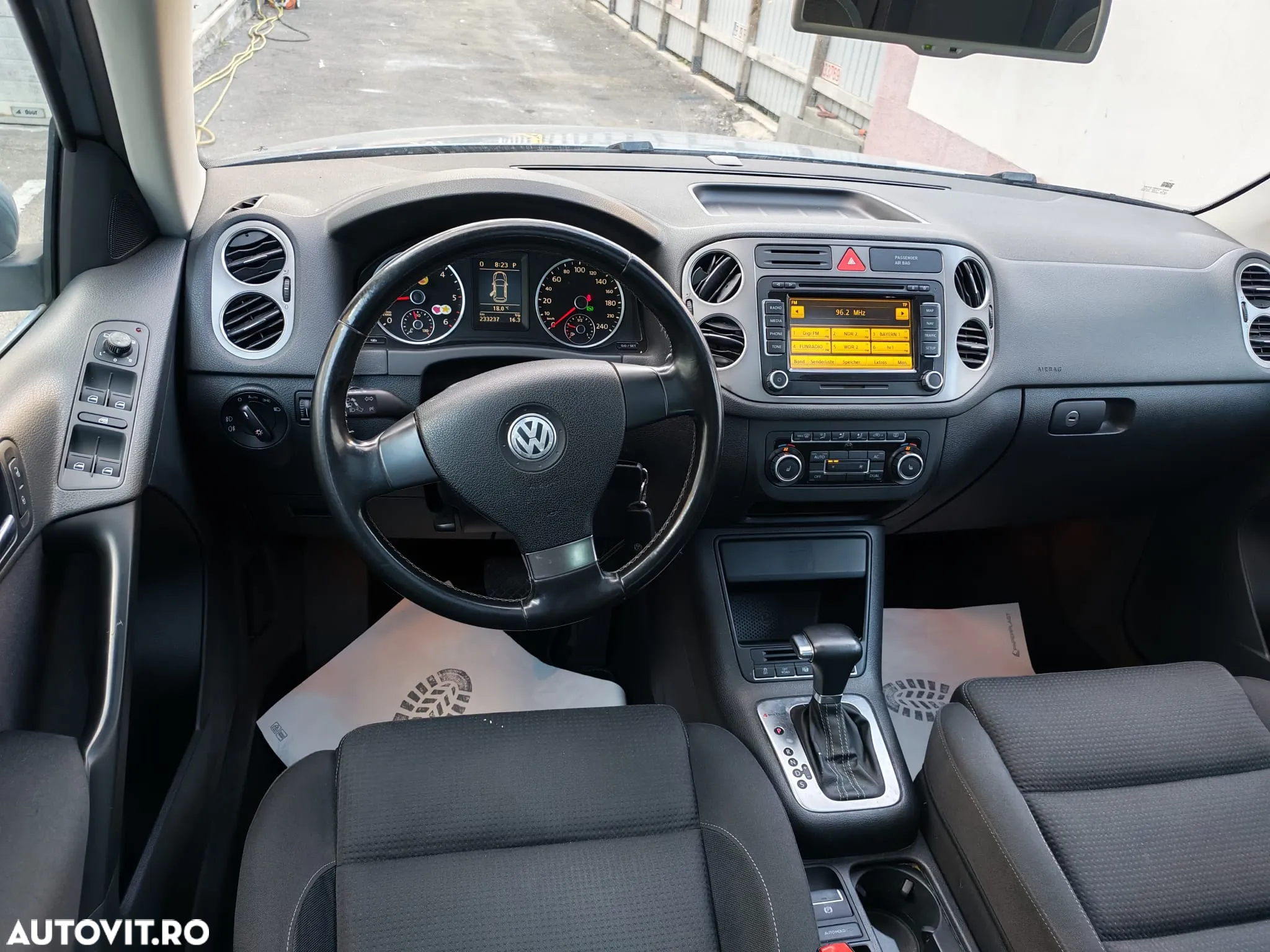 Volkswagen Tiguan 2.0 TDI DPF 4Motion Automatik Team - 9