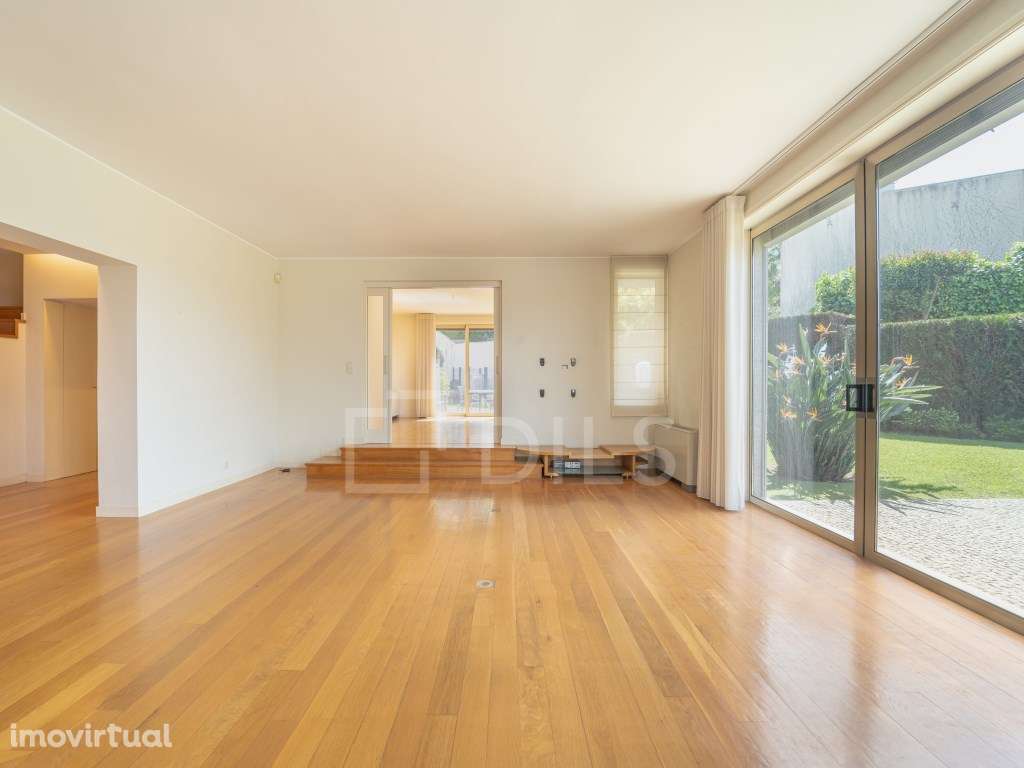 Moradia T4 com jardim e terraço em Aldoar - Grande imagem: 3/51