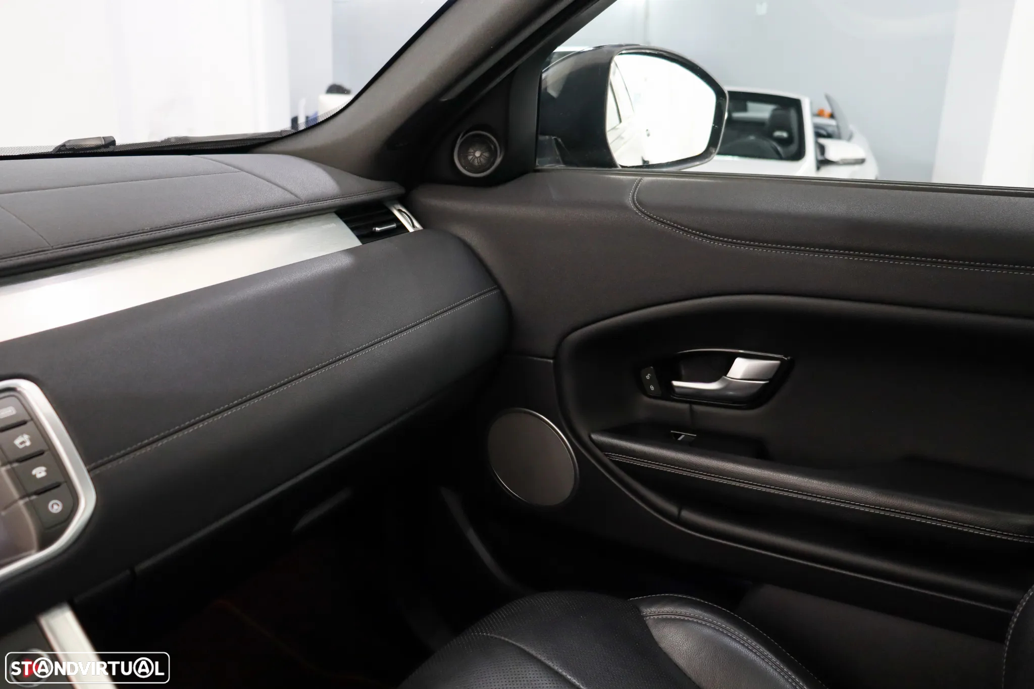 Land Rover Range Rover Evoque 2.0 D150 AWD R-Dynamic HSE Auto - 25