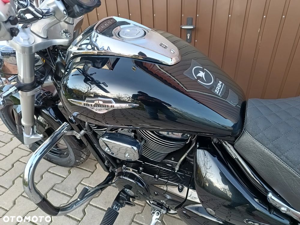 Suzuki Intruder - 28