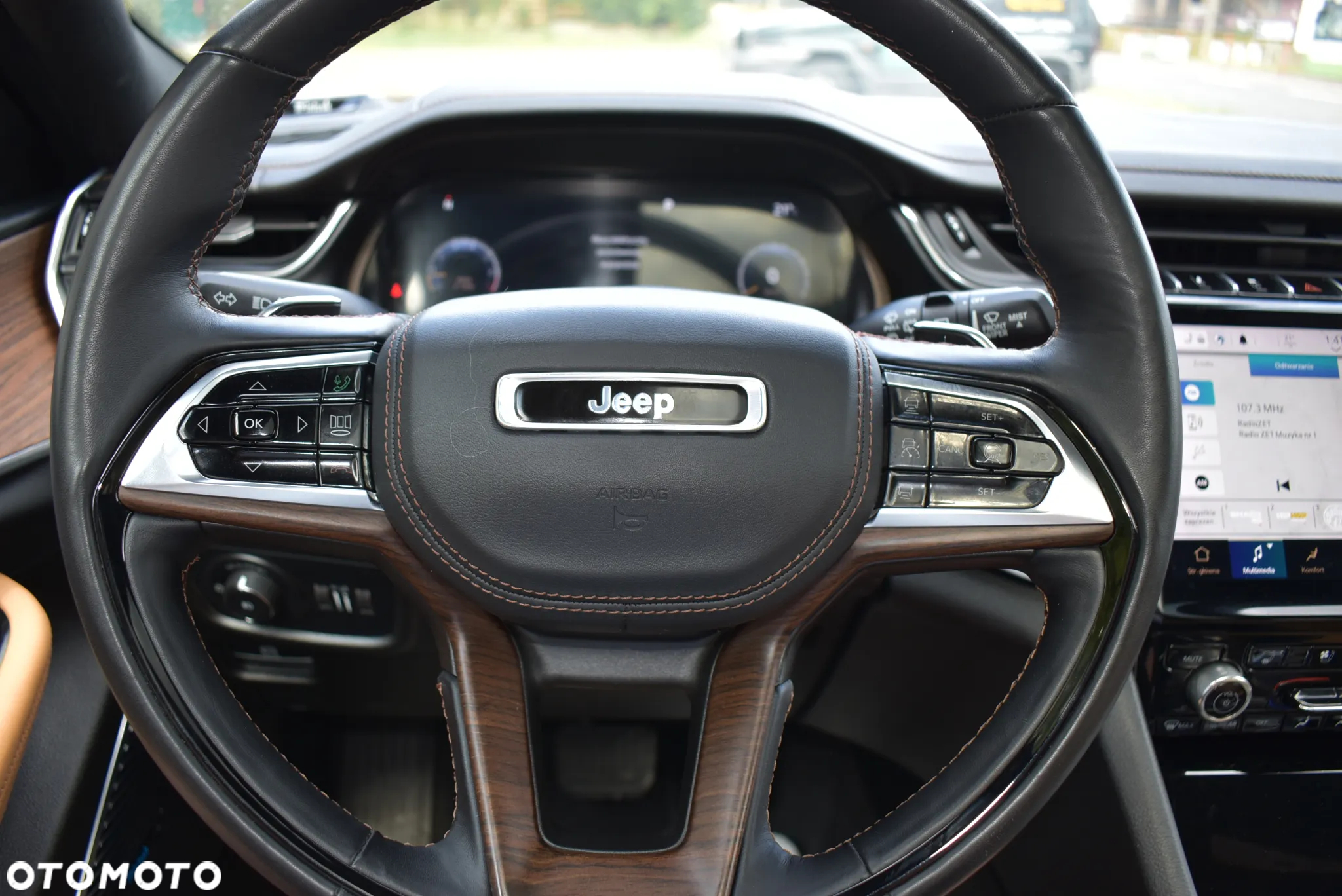 Jeep Grand Cherokee - 21