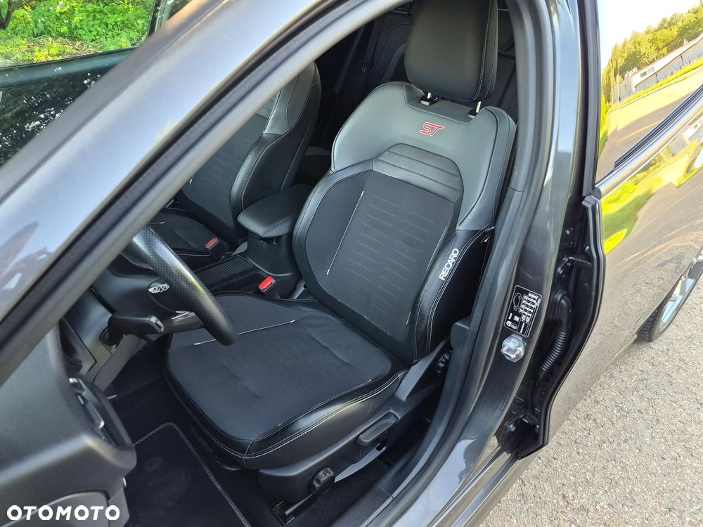 Ford Focus 2.0 EcoBlue ST - 11