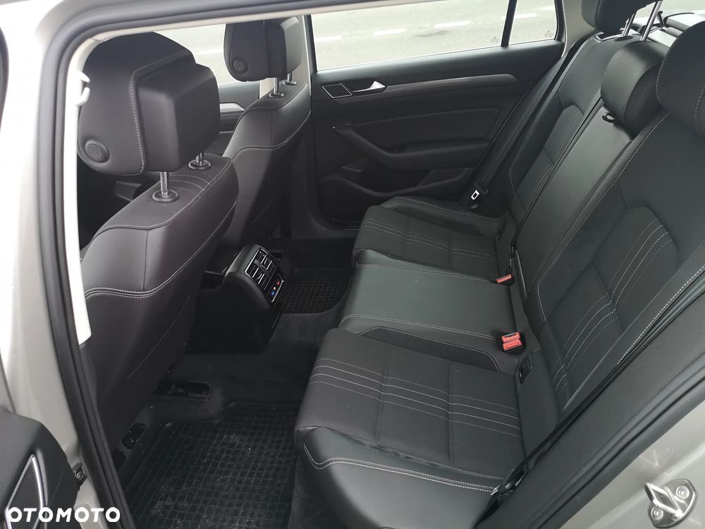 Volkswagen Passat - 16