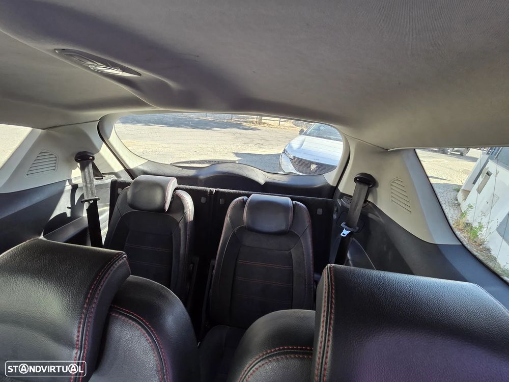 Ford S-Max 2.0 TDCi Titanium 7L 143g - 15