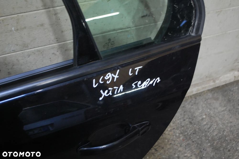 DRZWI PRAWY LUB LEWY TYŁ TYLNE PRAWE LEWE VW JETTA V SEDAN LC9X - 19