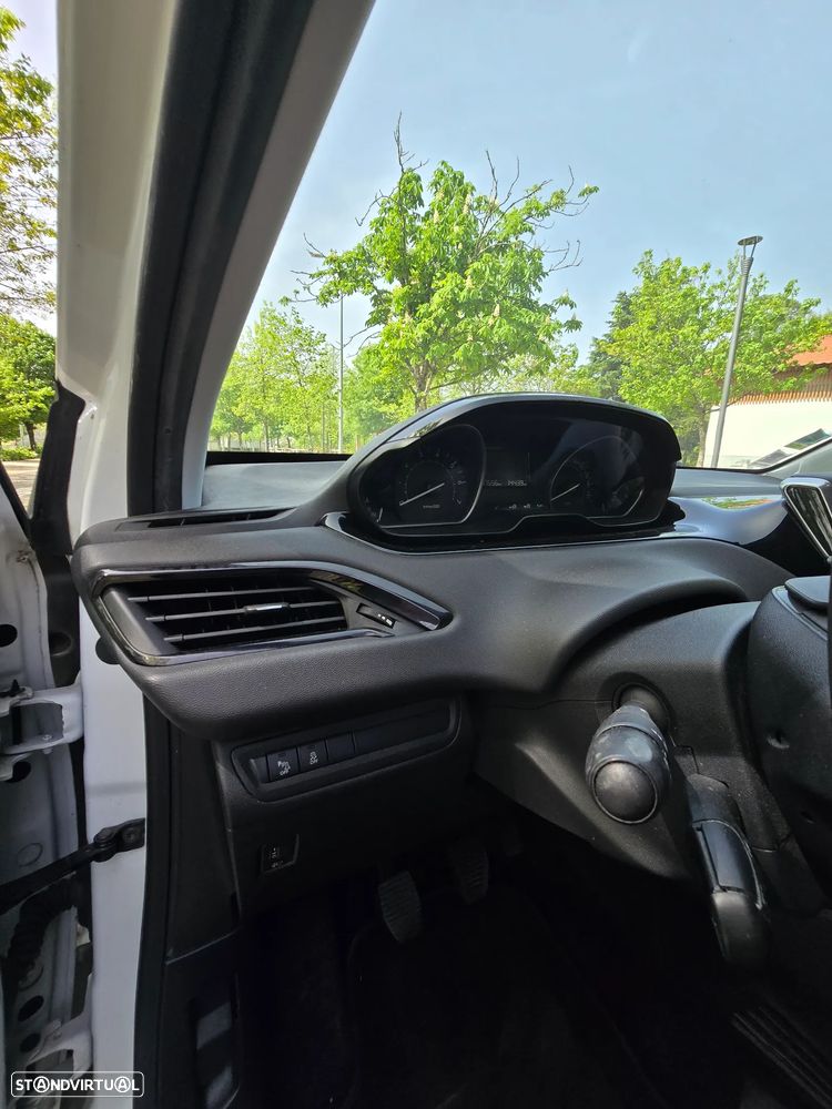 Peugeot 208 PureTech 82 Urban Move - 12