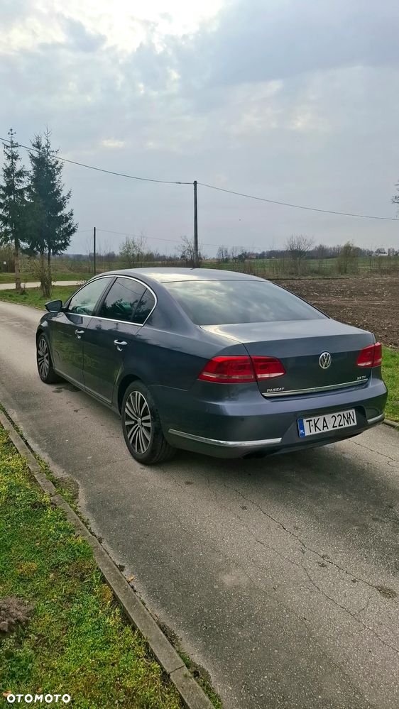 Volkswagen Passat - 11