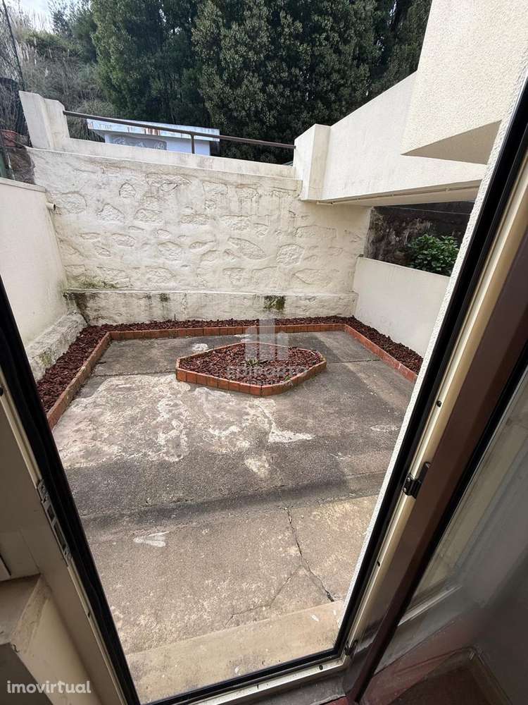 Moradia T2 com dois Pisos , Jardim , Terraço  e vista  do Rio Douro - Grande imagem: 5/26