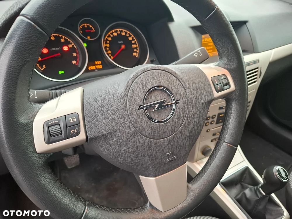 Opel Astra 1.8 Innovation - 26