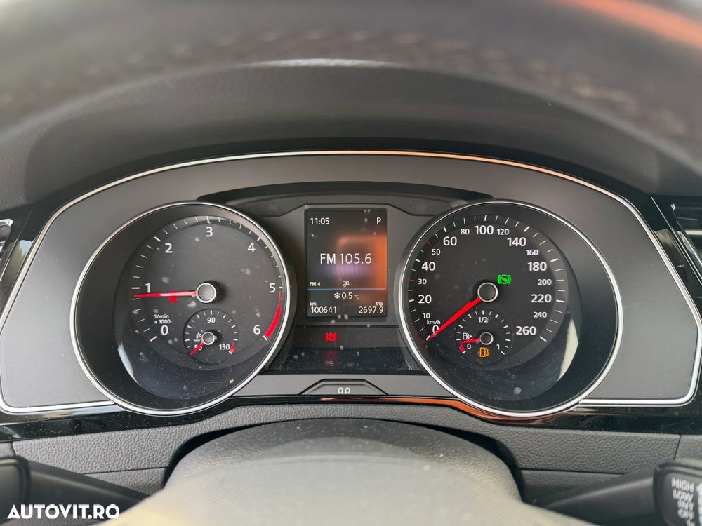 Volkswagen Passat 2.0 TDI DSG Highline - 14