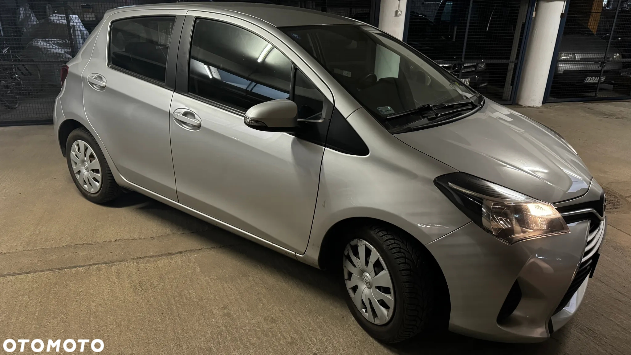 Toyota Yaris 1.0 Premium - 4