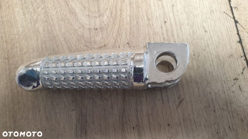 Podnóżek pasażera Suzuki GSX-R750 RF600 RG125 RGV250  43621-32C00 - 3